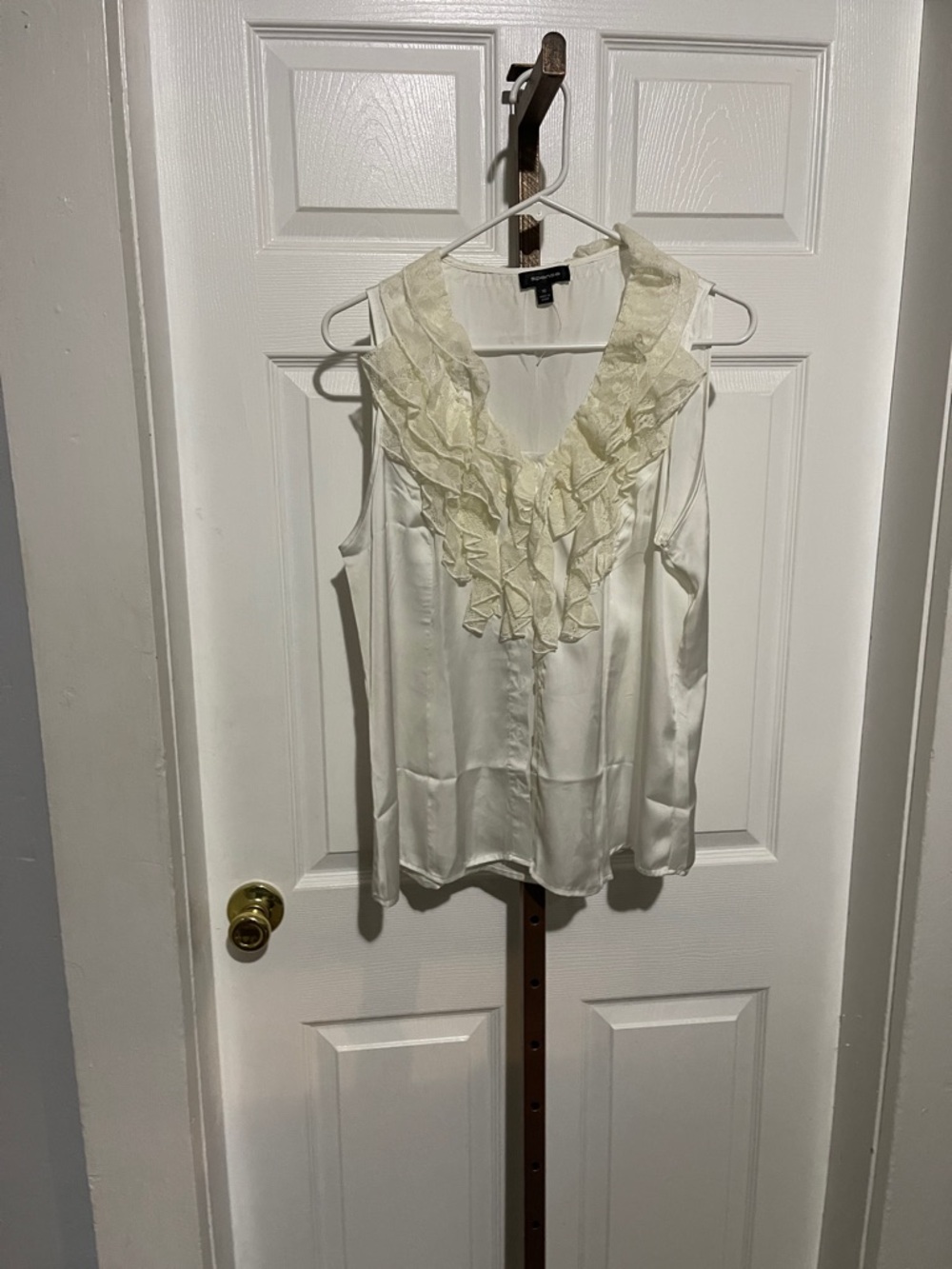 Spense Cream Ruffle V-Neck Sleeveless Camisole